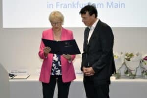 Dr. Alexander Wolff von Gudenberg erhält die silberne Ehrenplakette durch die Landesärztekammer des Landes Hessen (LÄKH)